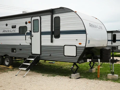 Pull-behind RV trailer